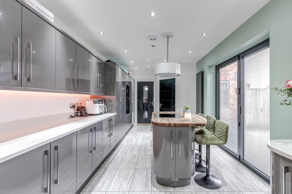 Kitchen / Breakfast Room