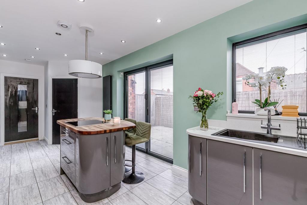 Kitchen / Breakfast Room