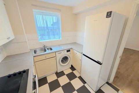 2 bedroom apartment to rent, Kirkland Drive, Enfield