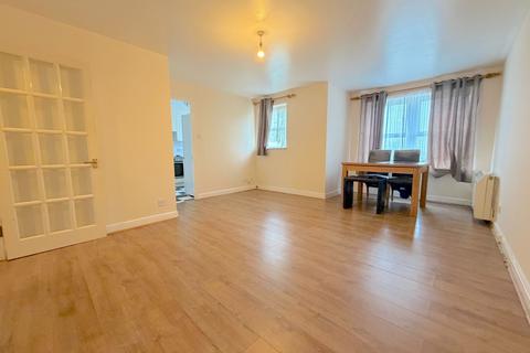 2 bedroom apartment to rent, Kirkland Drive, Enfield