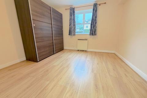 2 bedroom apartment to rent, Kirkland Drive, Enfield