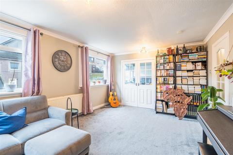 undefined, Luing, Airdrie