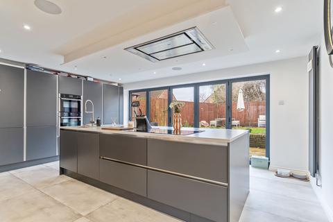 4 bedroom detached house for sale, Squires Gate, Rogerstone, NP10