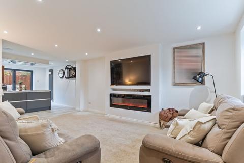 4 bedroom detached house for sale, Squires Gate, Rogerstone, NP10