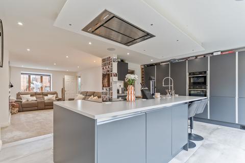 4 bedroom detached house for sale, Squires Gate, Rogerstone, NP10