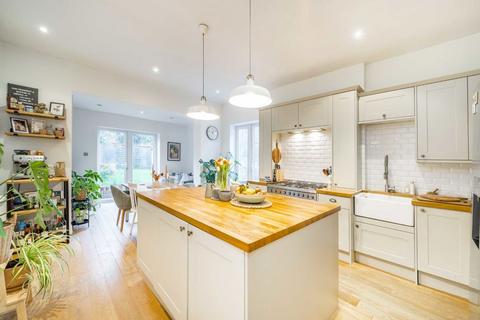 2 bedroom flat for sale, Ashlake Road, LONDON SW16
