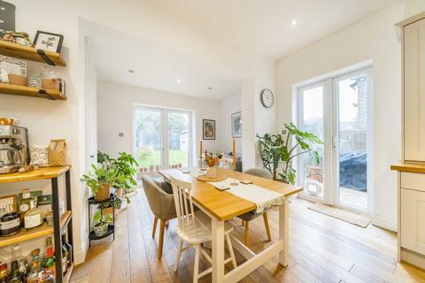2 bedroom flat for sale, Ashlake Road, LONDON SW16