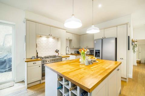 2 bedroom flat for sale, Ashlake Road, LONDON SW16