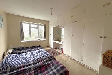 2 bedroom flat for sale, Regents Court, Edgware HA8