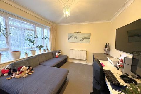 2 bedroom flat for sale, Regents Court, Edgware HA8