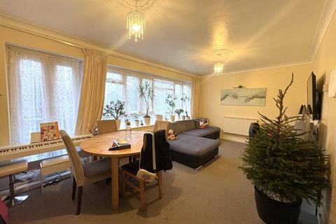 2 bedroom flat for sale, Regents Court, Edgware HA8