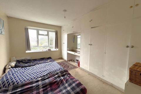2 bedroom flat for sale, Regents Court, Edgware HA8