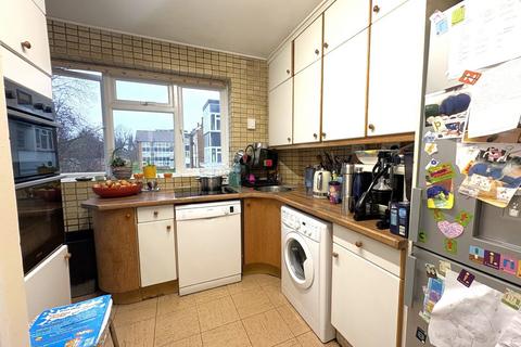 2 bedroom flat for sale, Regents Court, Edgware HA8