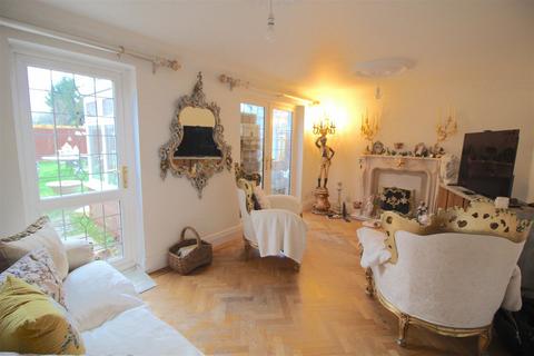 3 bedroom semi-detached house for sale, Barn Meadow, Birmingham B25