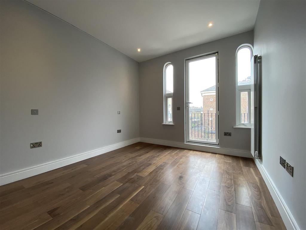 Bedroom 1.jpg
