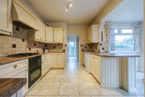 2 bedroom detached bungalow for sale, Kingsway, Scunthorpe