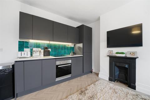 2 bedroom apartment for sale, Half Acre Road, Hanwell