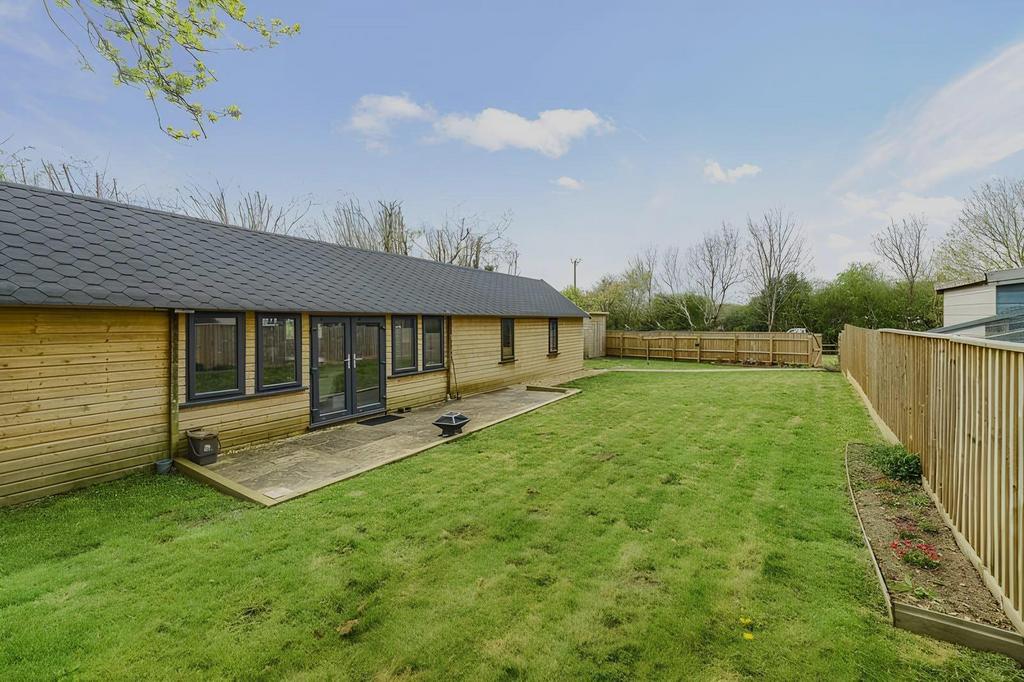 Garden lodge