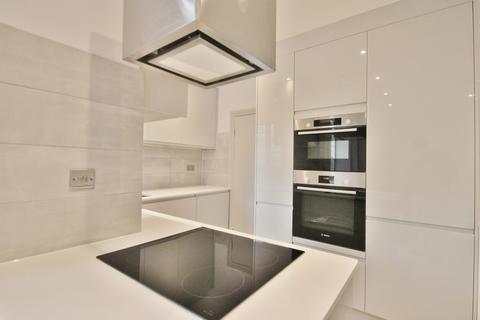 1 bedroom flat to rent, Latymer Court, Hammersmith Road, Hammersmith, W6