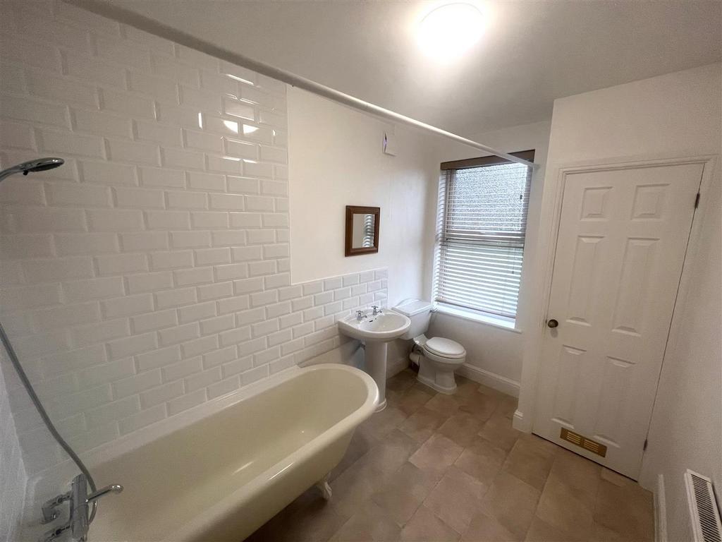 B ATHROOM AGAIN.jpg