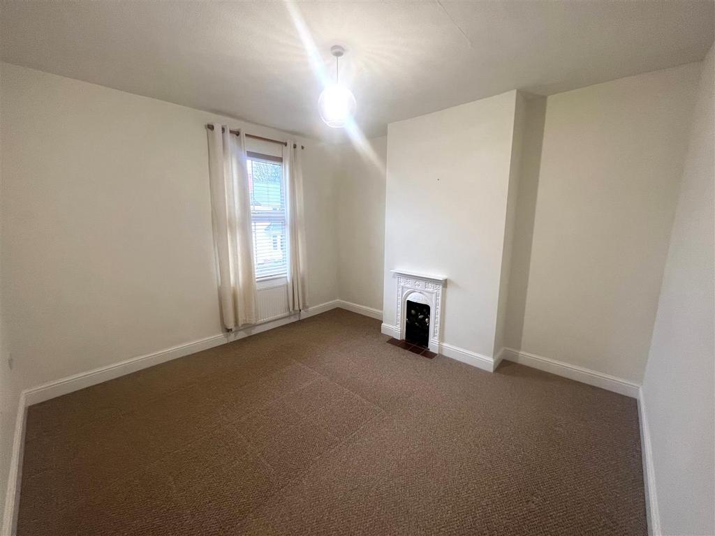 Bedroom 33.jpg