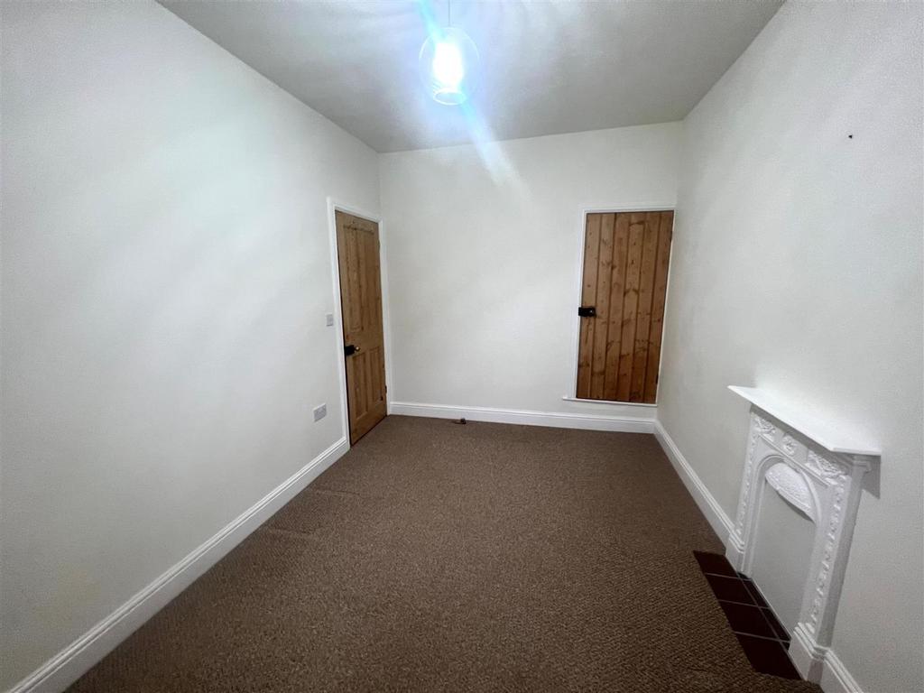 Bedroom 1.jpg