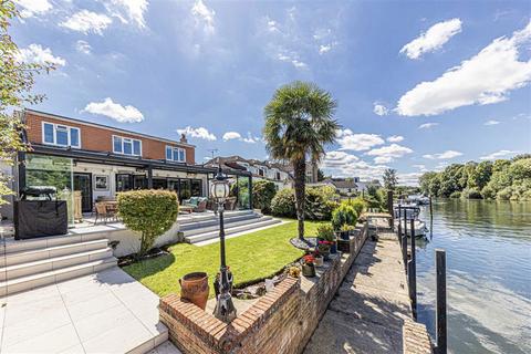 undefined, Kingswood Creek, Wraysbury Staines TW19