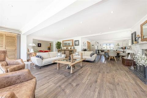 undefined, Kingswood Creek, Wraysbury Staines TW19