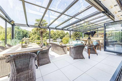 undefined, Kingswood Creek, Wraysbury Staines TW19