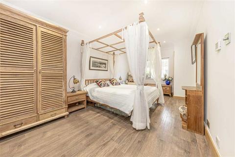 undefined, Kingswood Creek, Wraysbury Staines TW19