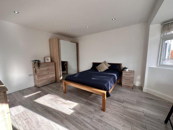 Fleetwood-road-nw10-1nn-1039803