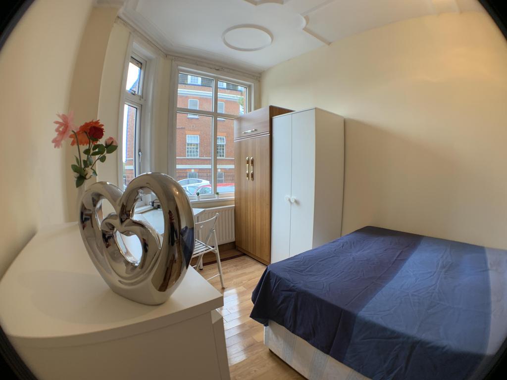 Barlow-road-w3-9lj-1039943