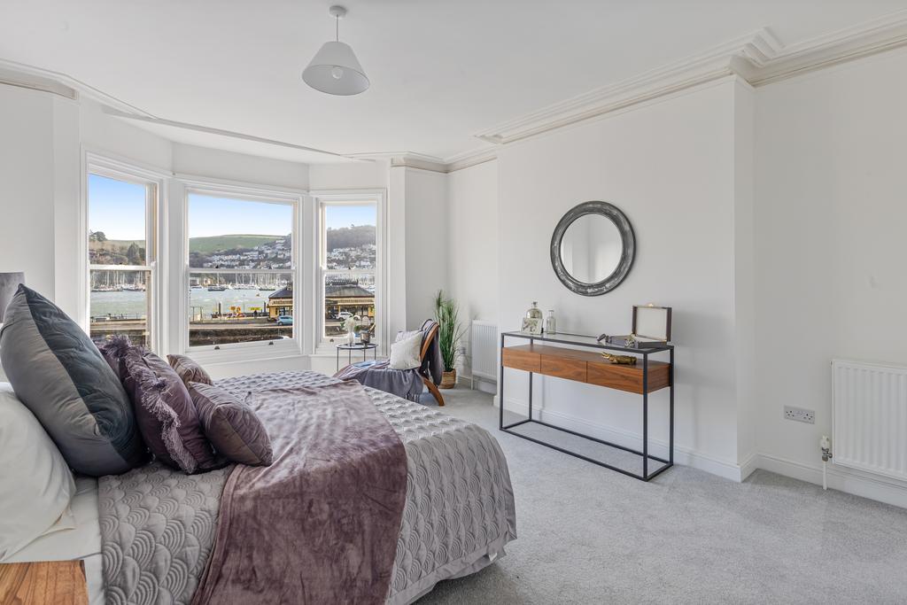 A05 - Flat 1a Church Close 10 The Quay Dartmouth -