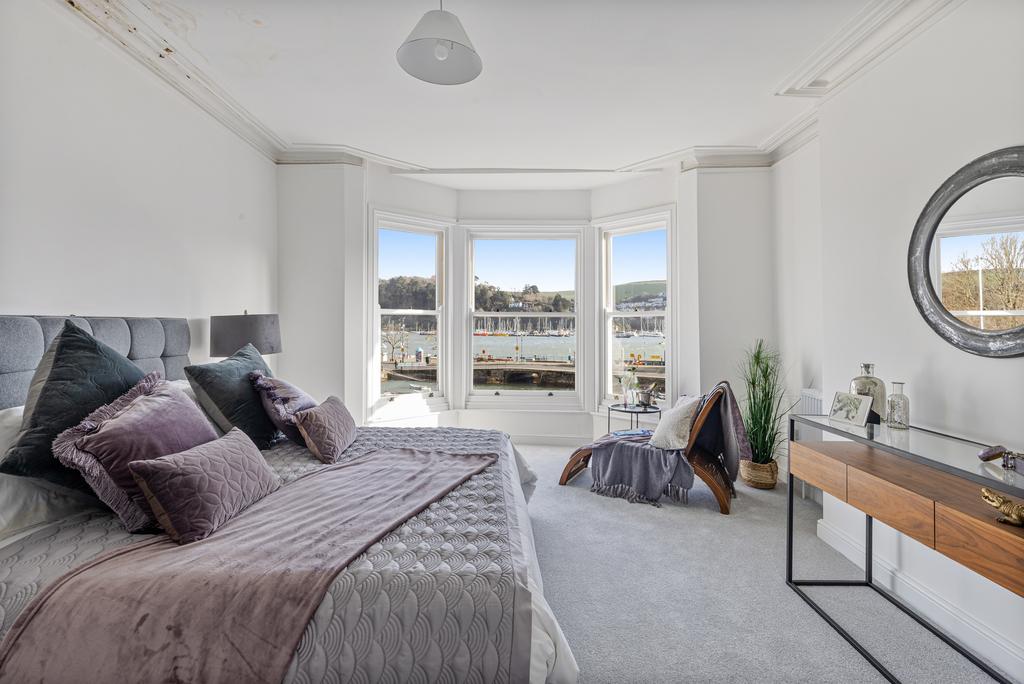 A06 - Flat 1a Church Close 10 The Quay Dartmouth -