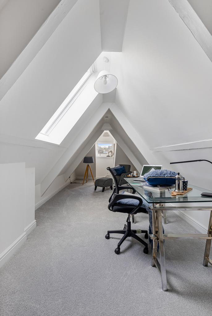 A07 - Flat 1a Church Close 10 The Quay Dartmouth -