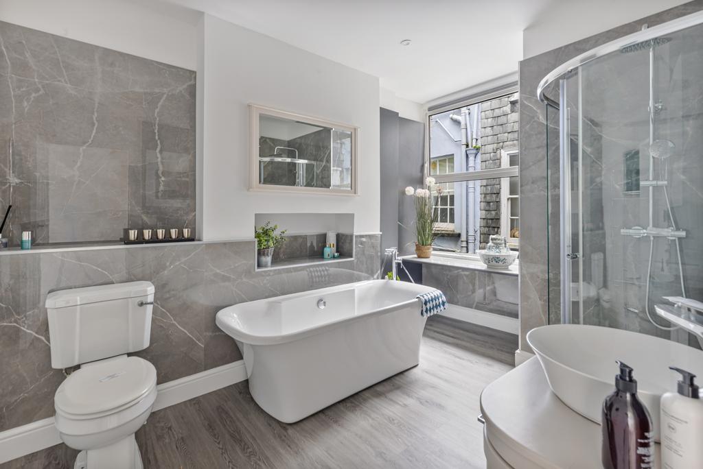 A10 - Flat 1a Church Close 10 The Quay Dartmouth -
