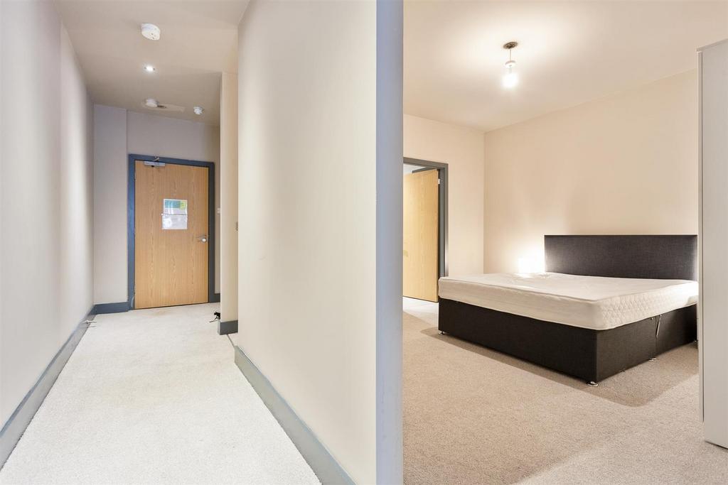 Hallway/Bedroom