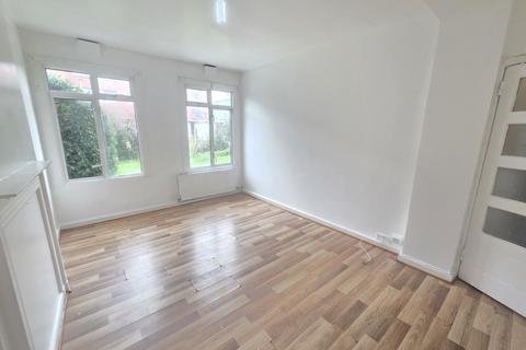 2 bedroom flat to rent, Brixton Hill Court , Brixton Hill , London. SW2 1QZ