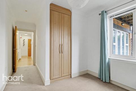 2 bedroom apartment for sale, Gladbeck Way, Enfield
