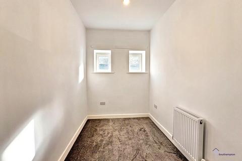2 bedroom flat to rent, Eling Lane, Totton, SO40
