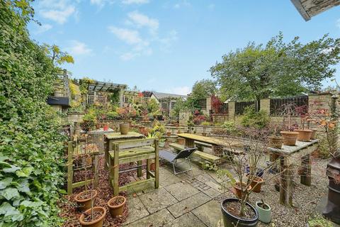 2 bedroom bungalow for sale, Dingley Road, Edgerton, West Yorkshire HD3