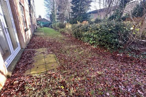 2 bedroom ground floor flat for sale, 27 Savile Gr, Free School Lane, Halifax, HX1 2JH.