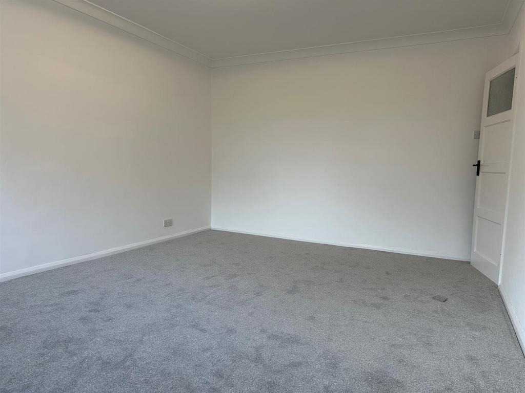 9 Stanford Ct 4.jpg