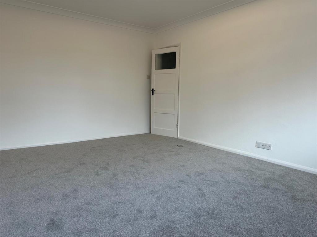 9 Stanford Ct 1.jpg