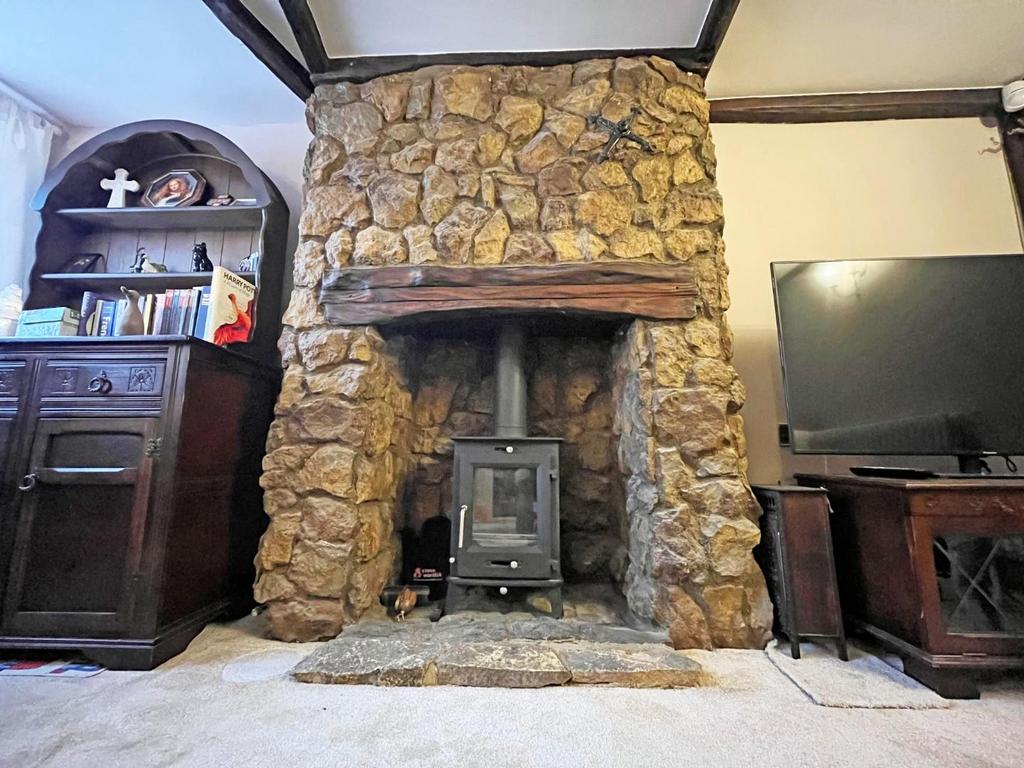 Fireplace1.jpg