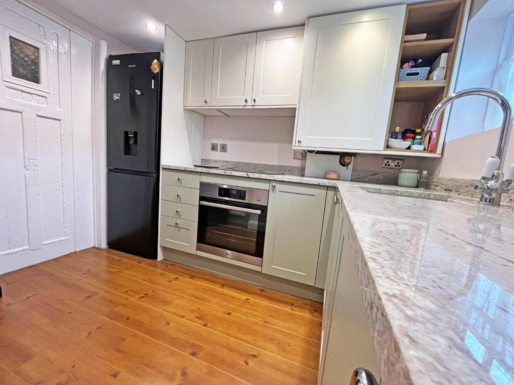 Kitchen2.jpg