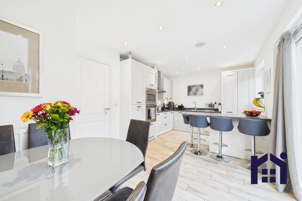Dining kitchen