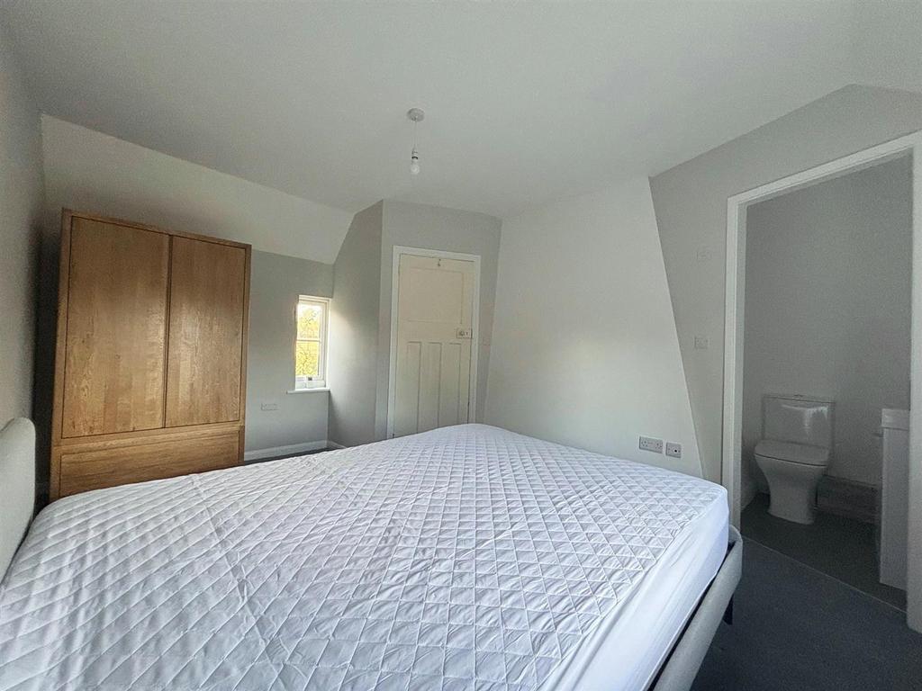 Bed 1.jpg