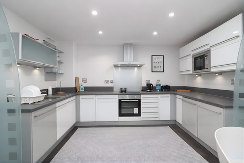 3 bedroom flat to rent, Crews Street, London E14