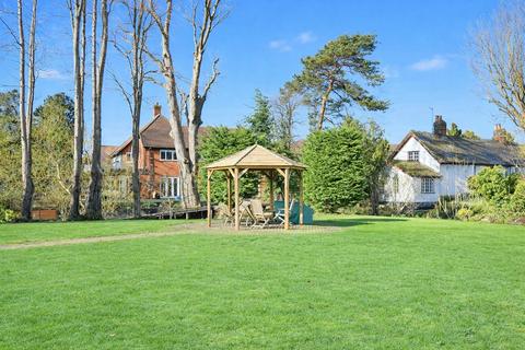 2 bedroom flat for sale, Nightingale Court, Hertford SG14